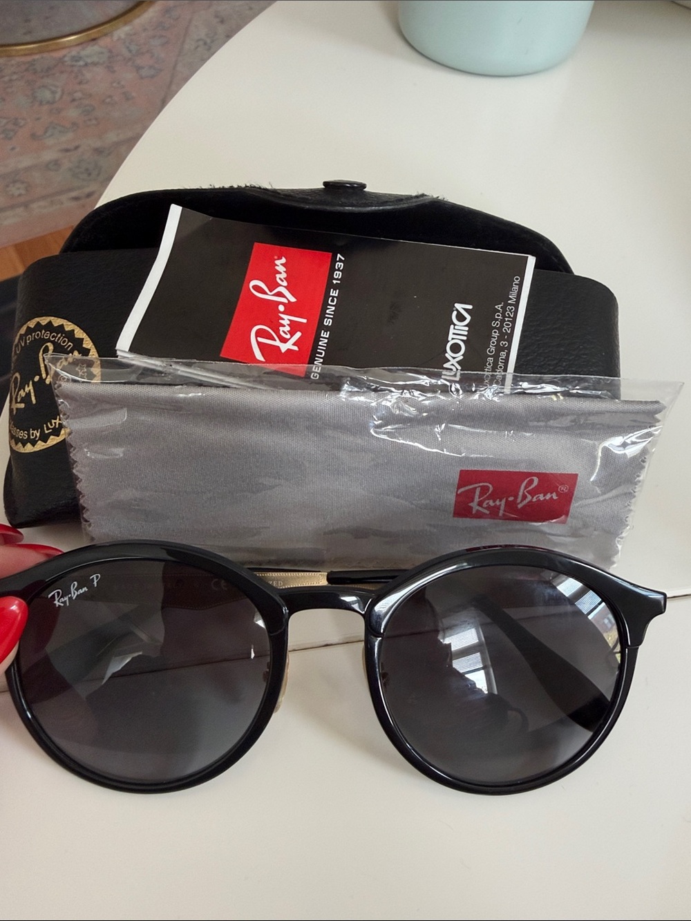 Ray-Ban Women’s Black Round Sunglasses with Dark Gray Lenses